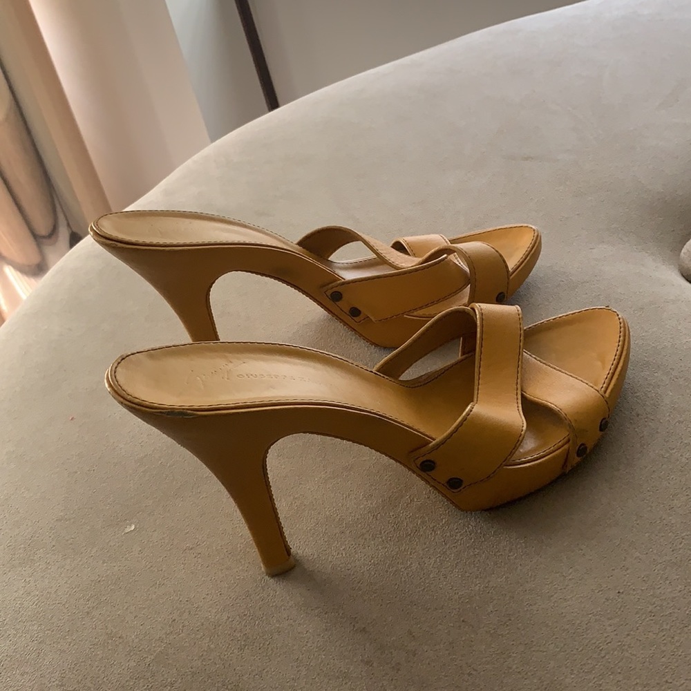Yellow heels - Picture 4 of 8